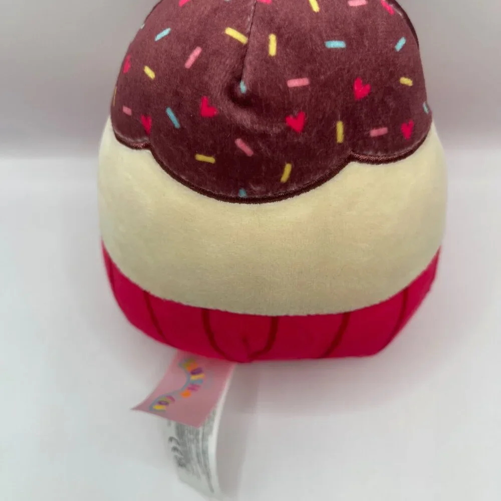 NWOT Squishmallows Elpha the Strawberry Cupcake 6.5